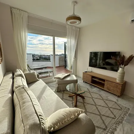 Apartment Panoramic View At Island